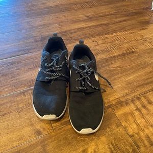 Nike W roche shoes (7.5)